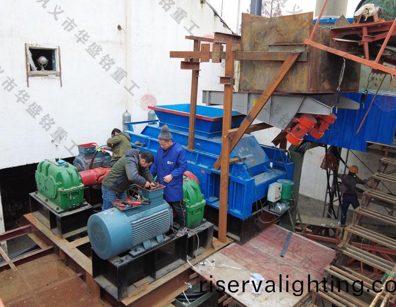 黑龍江對輥破碎機時産150噸工作現場