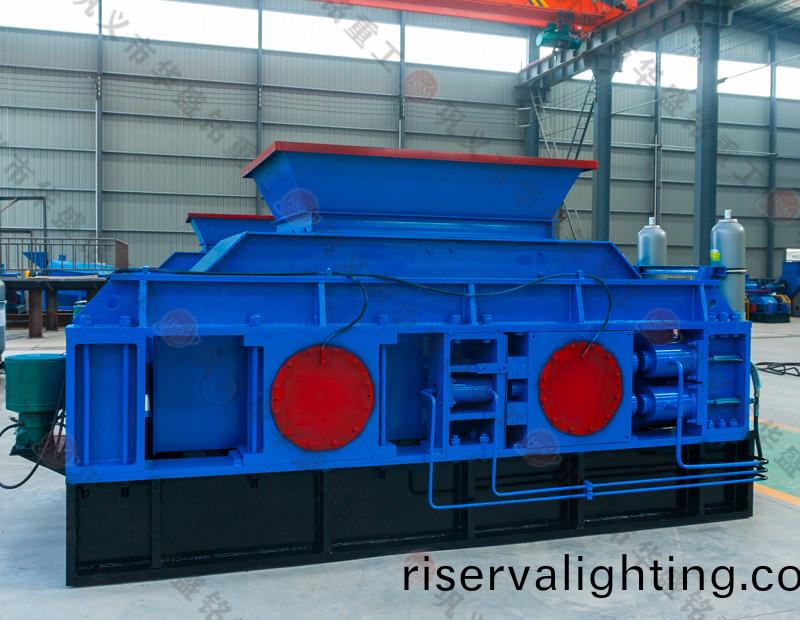 石灰石大(big)型全液壓對輥製砂機