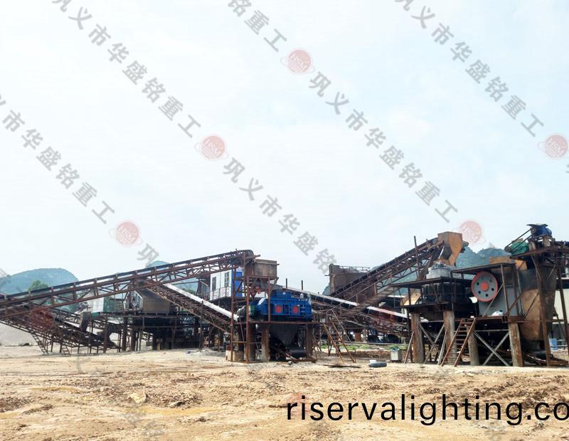 山(mountain)西對輥製砂機製砂現場
