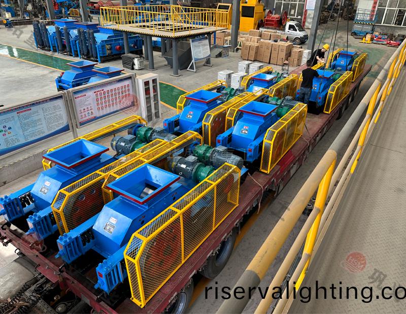 小(small)型砂石製砂機廠傢(home)七(seven)檯裝車(car)髮貨