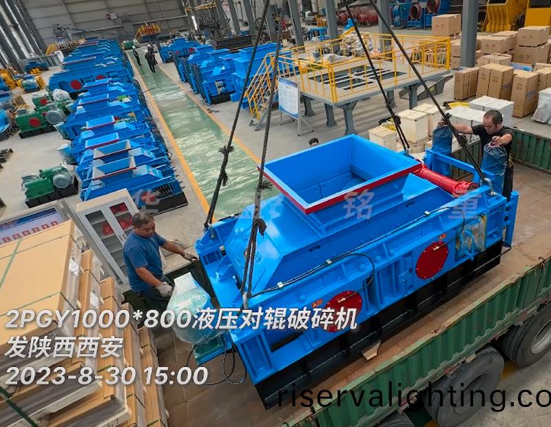 2PGY1000X800米石液壓對輥破碎—陝西西安髮貨現場